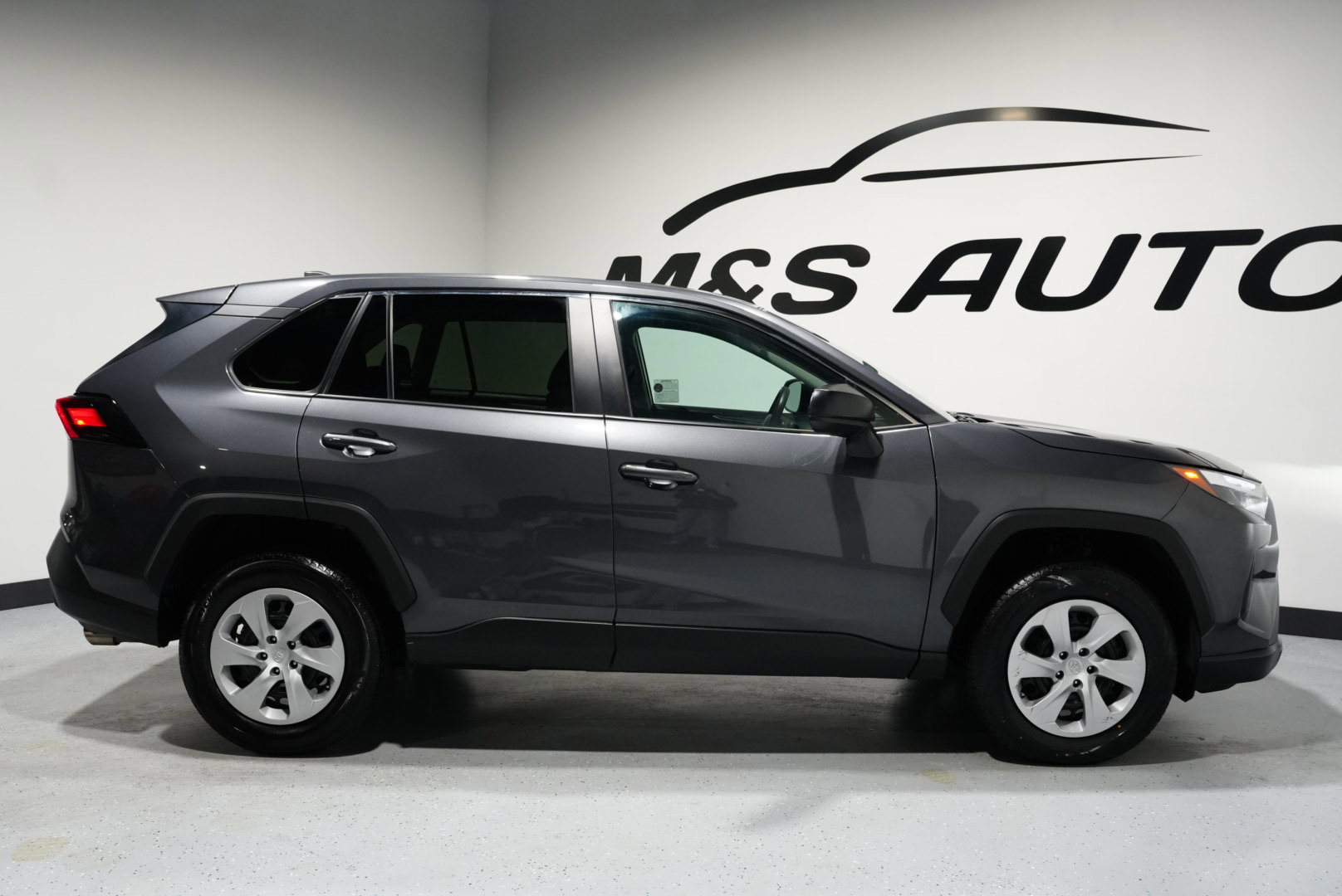 Used 2024 Toyota RAV4 LE image 6