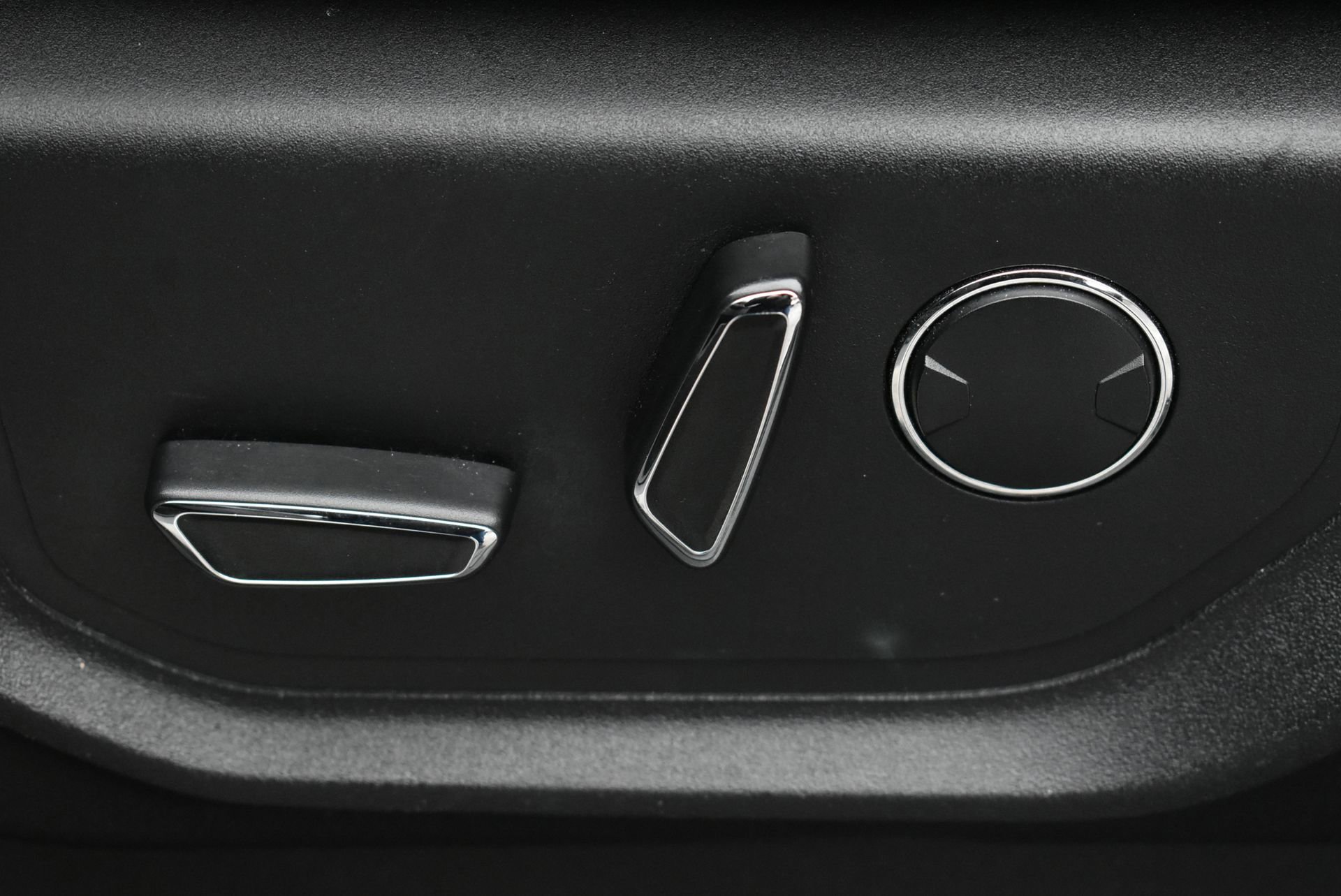 Used 2018 Ford Expedition Limited image 12