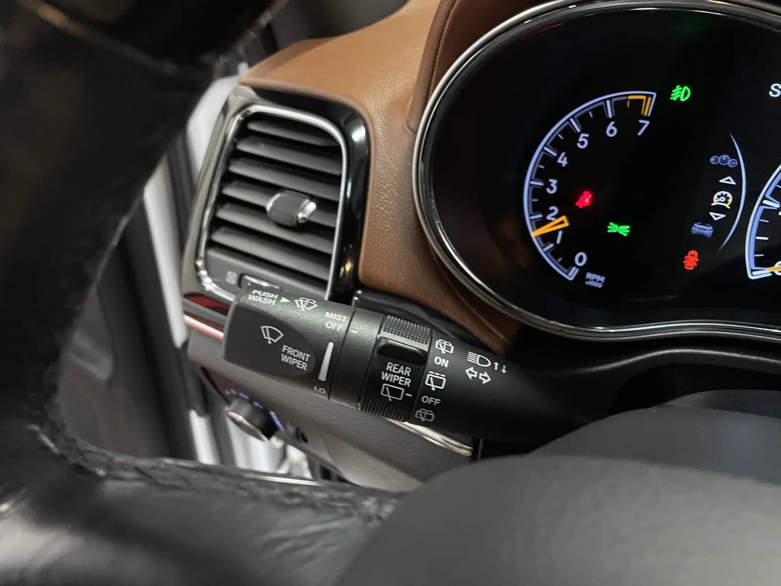 Used 2020 Jeep Grand Cherokee Overland image 24