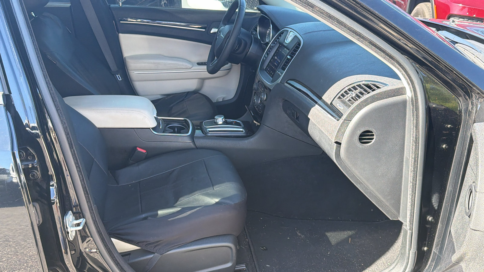 Used 2023 Chrysler 300 Touring w/ Sport Appearance Package RWD image 17