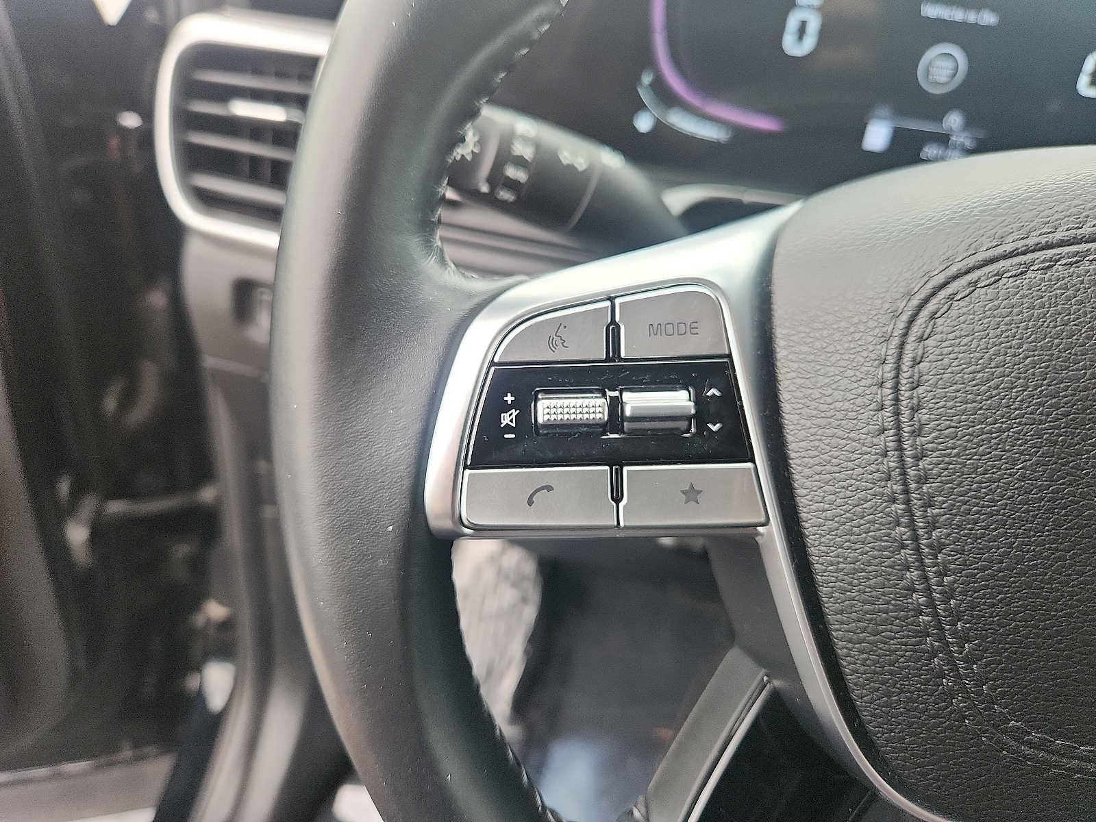 Used 2024 Kia Telluride LX FWD image 20