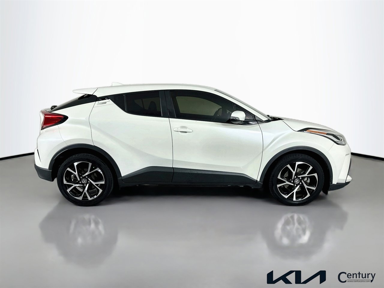 Used 2020 Toyota C-HR XLE image 4
