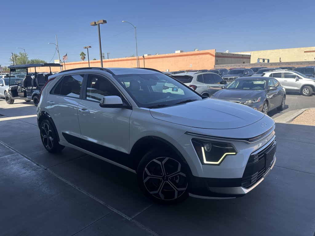Used 2023 Kia Niro EX Touring image 5