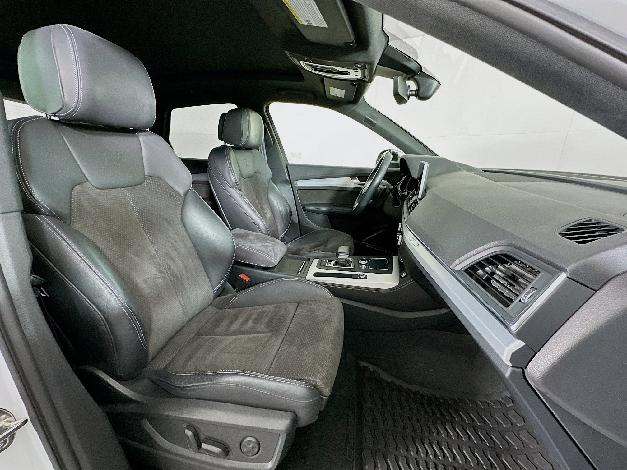 Used 2020 Audi SQ5 Premium Plus w/ Premium Plus Package image 33