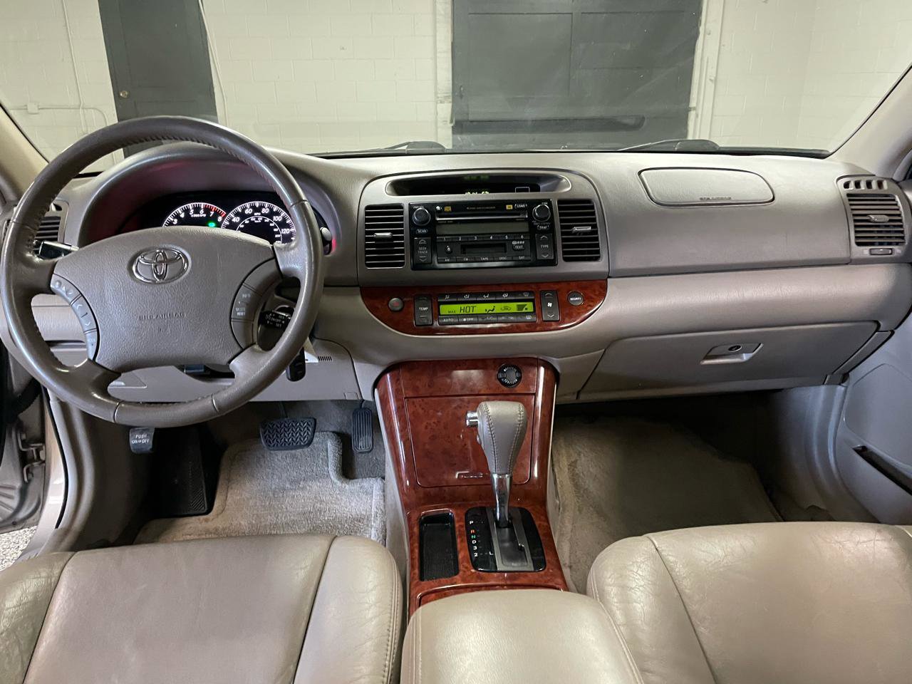 Used 2005 Toyota Camry XLE FWD image 14