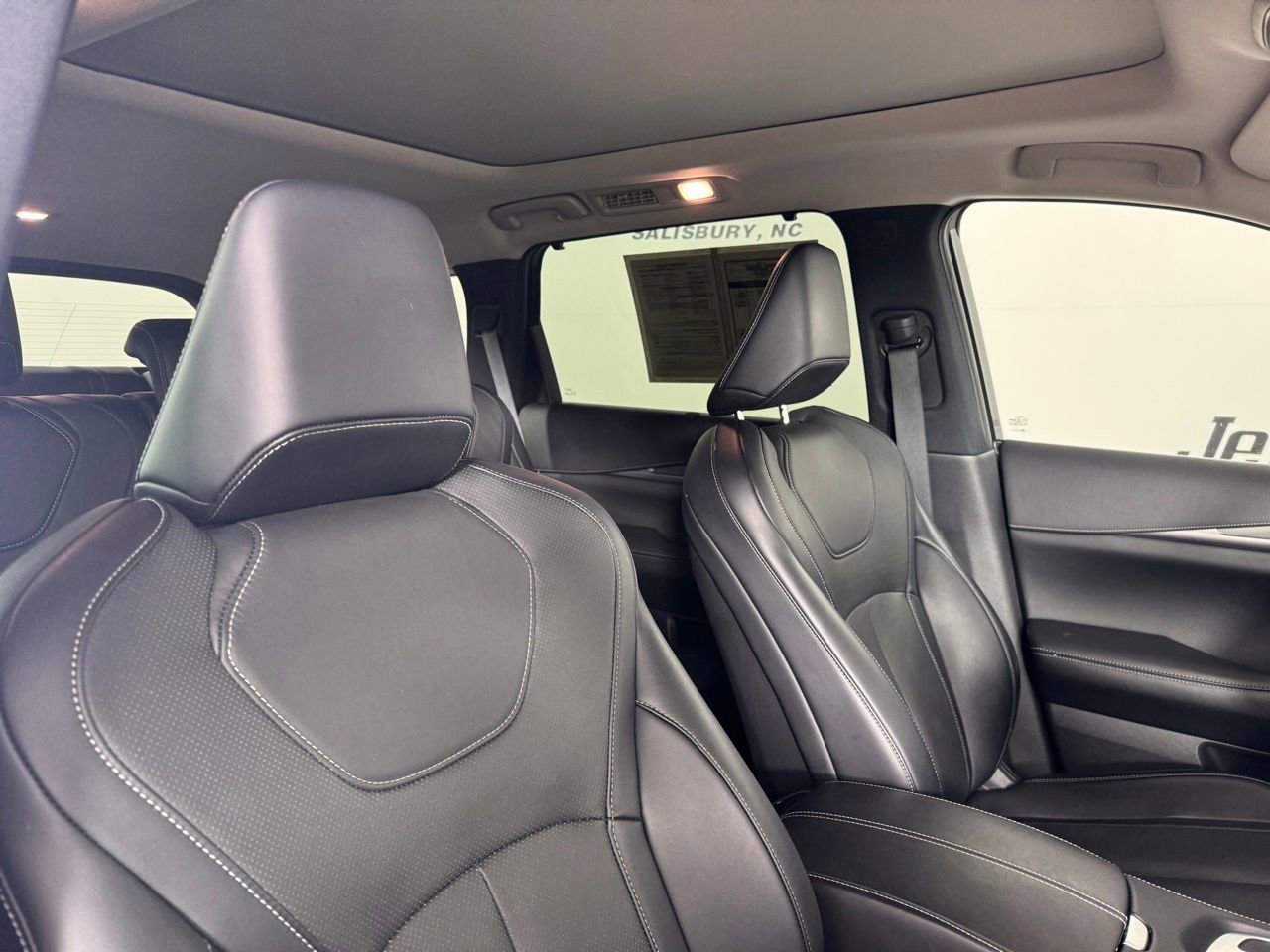Used 2023 INFINITI QX60 Luxe w/ Performance Audio Package image 37