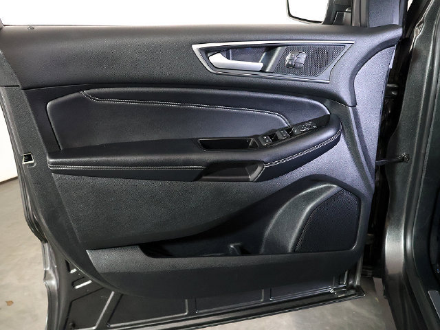 Used 2018 Ford Edge Titanium w/ Equipment Group 302A AWD/4WD image 24