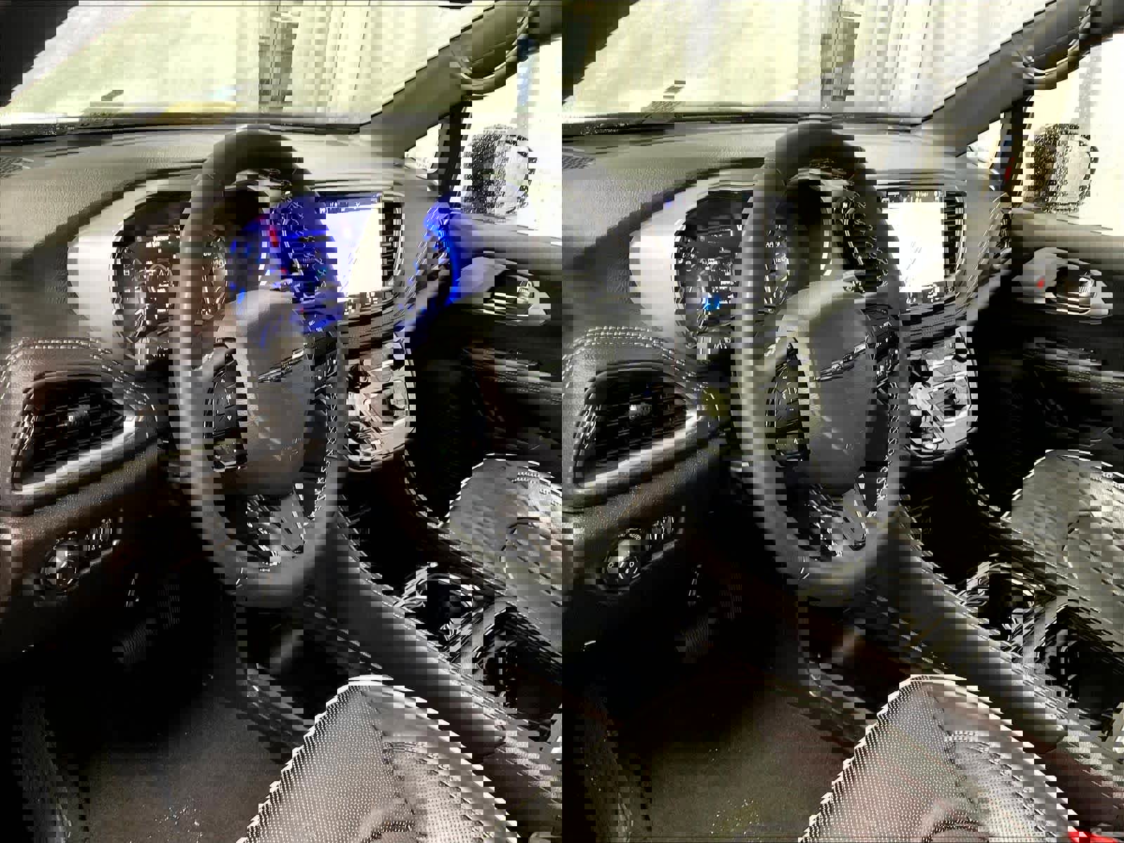 Used 2025 Chrysler Pacifica Limited image 8