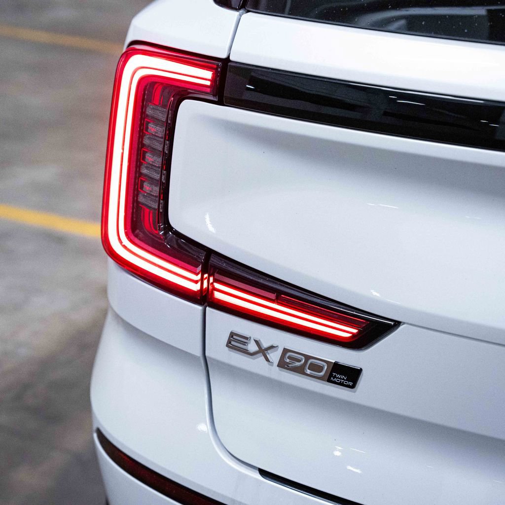 New 2026 Volvo EX90 Plus AWD/4WD image 5
