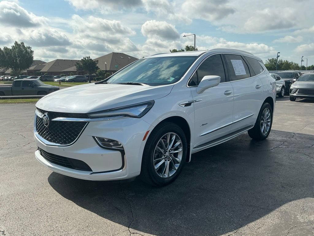 Used 2023 Buick Enclave Avenir w/ Avenir Technology Package AWD/4WD image 10