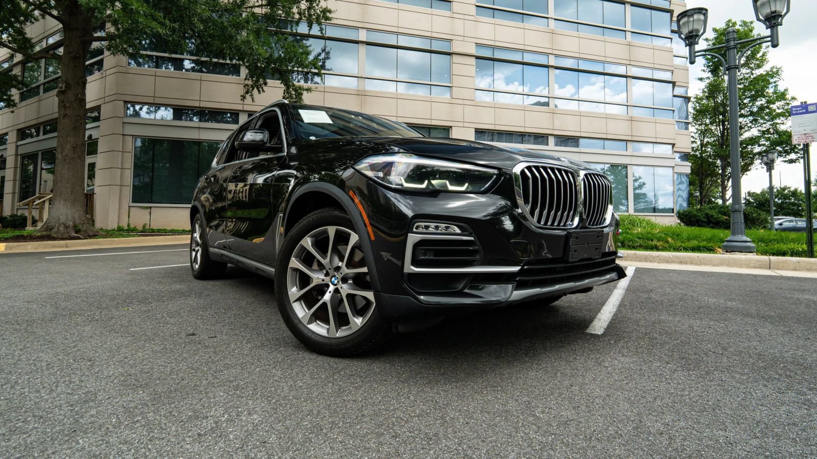 Used 2019 BMW X5 xDrive40i w/ Premium Package 2