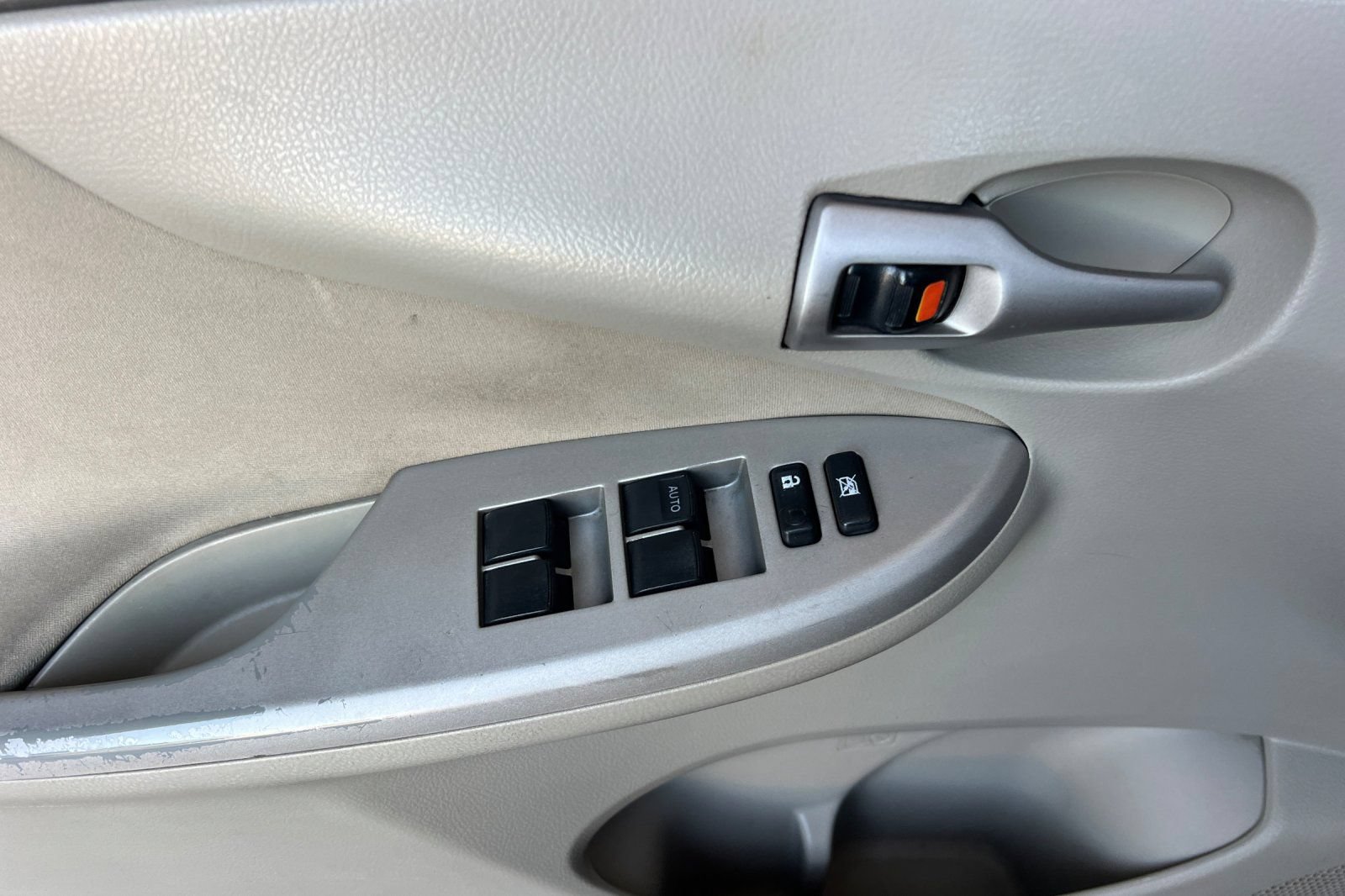 Used 2010 Toyota Corolla LE FWD image 11