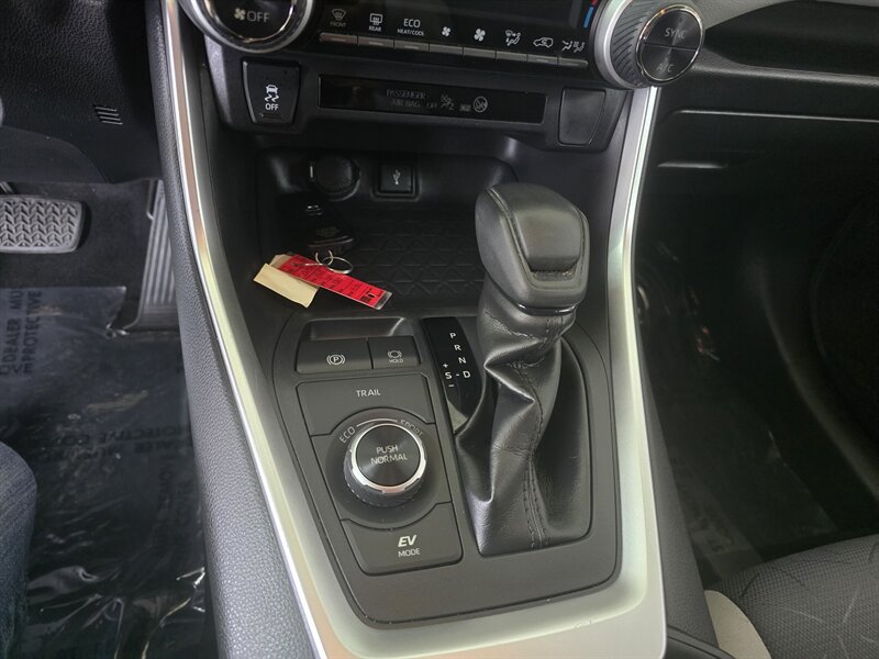 Used 2020 Toyota RAV4 XLE w/ Convenience Package AWD/4WD image 21