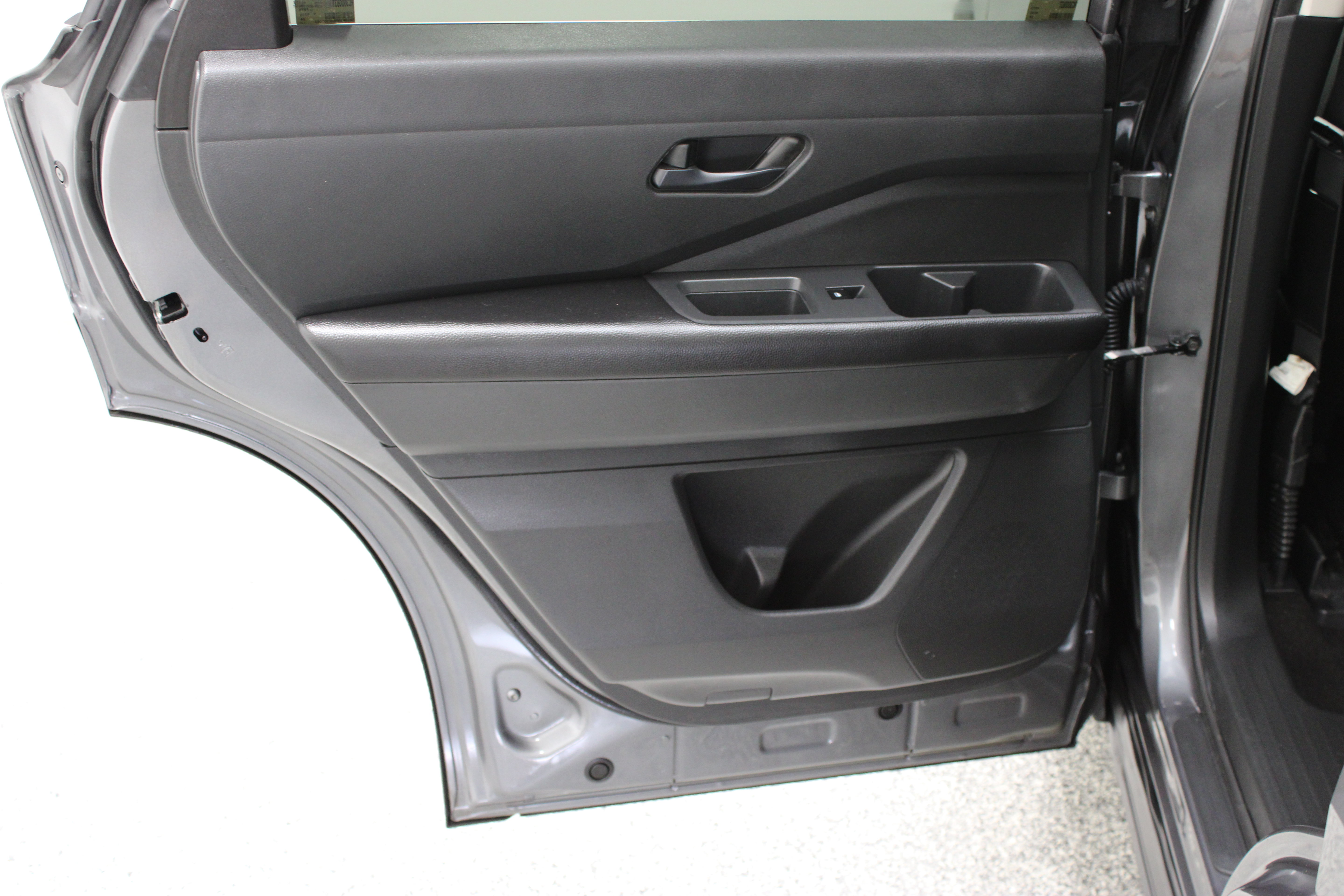 Used 2024 Nissan Pathfinder S FWD image 26