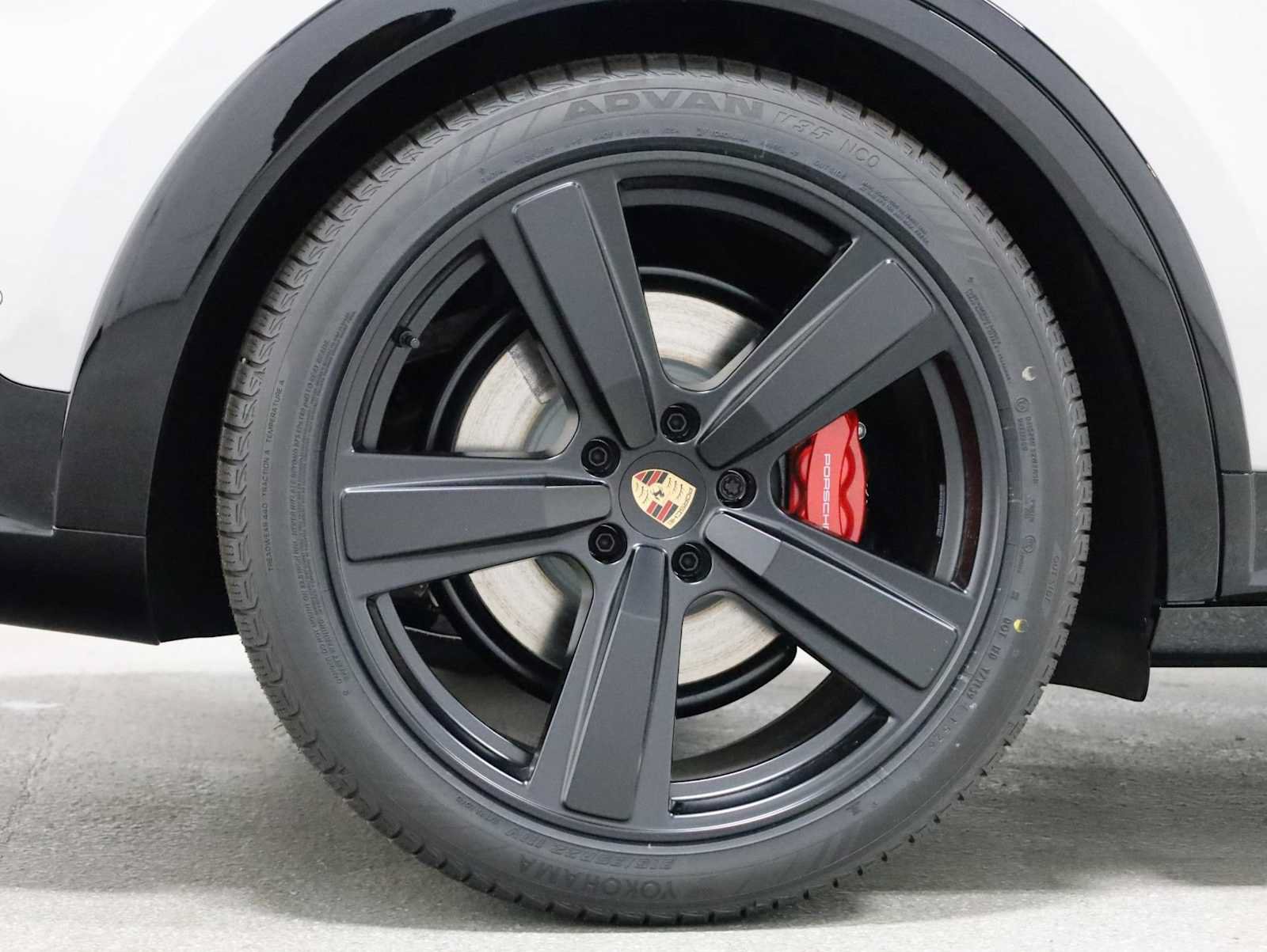 New 2026 Porsche Cayenne GTS AWD/4WD image 38