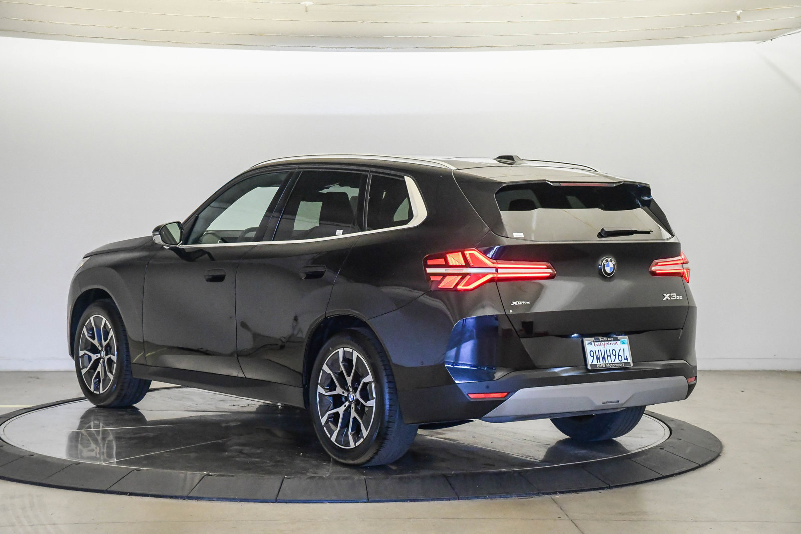 Used 2026 BMW X3 xDrive30i w/ Premium Package AWD/4WD image 2