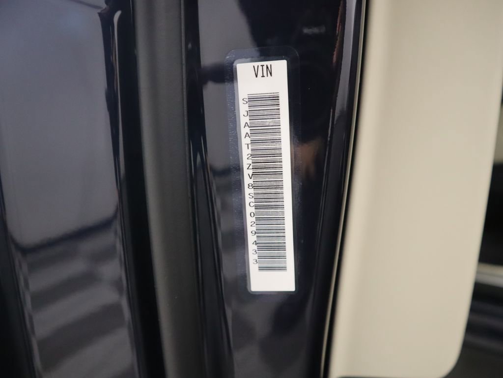 Used 2025 Bentley Bentayga image 36