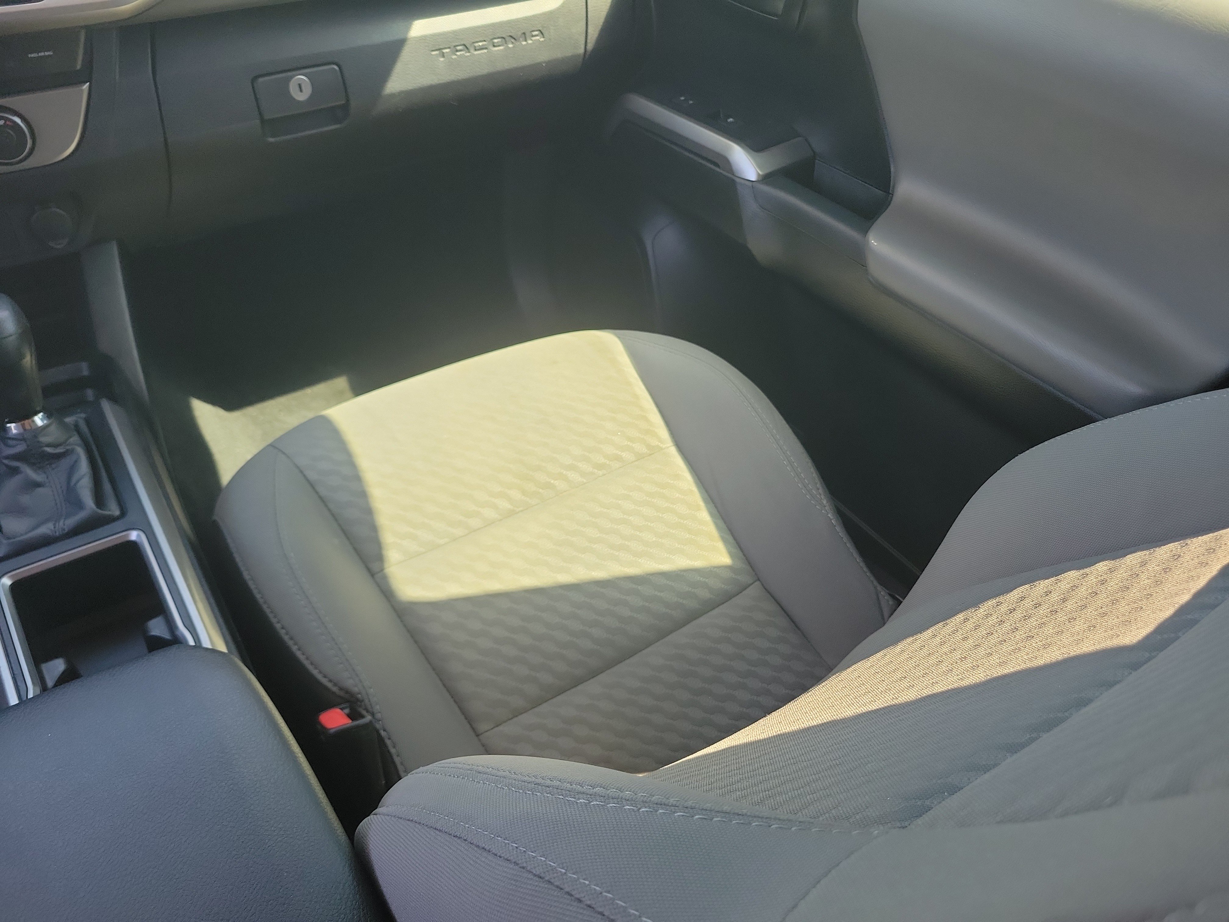 Used 2021 Toyota Tacoma SR5 RWD image 18