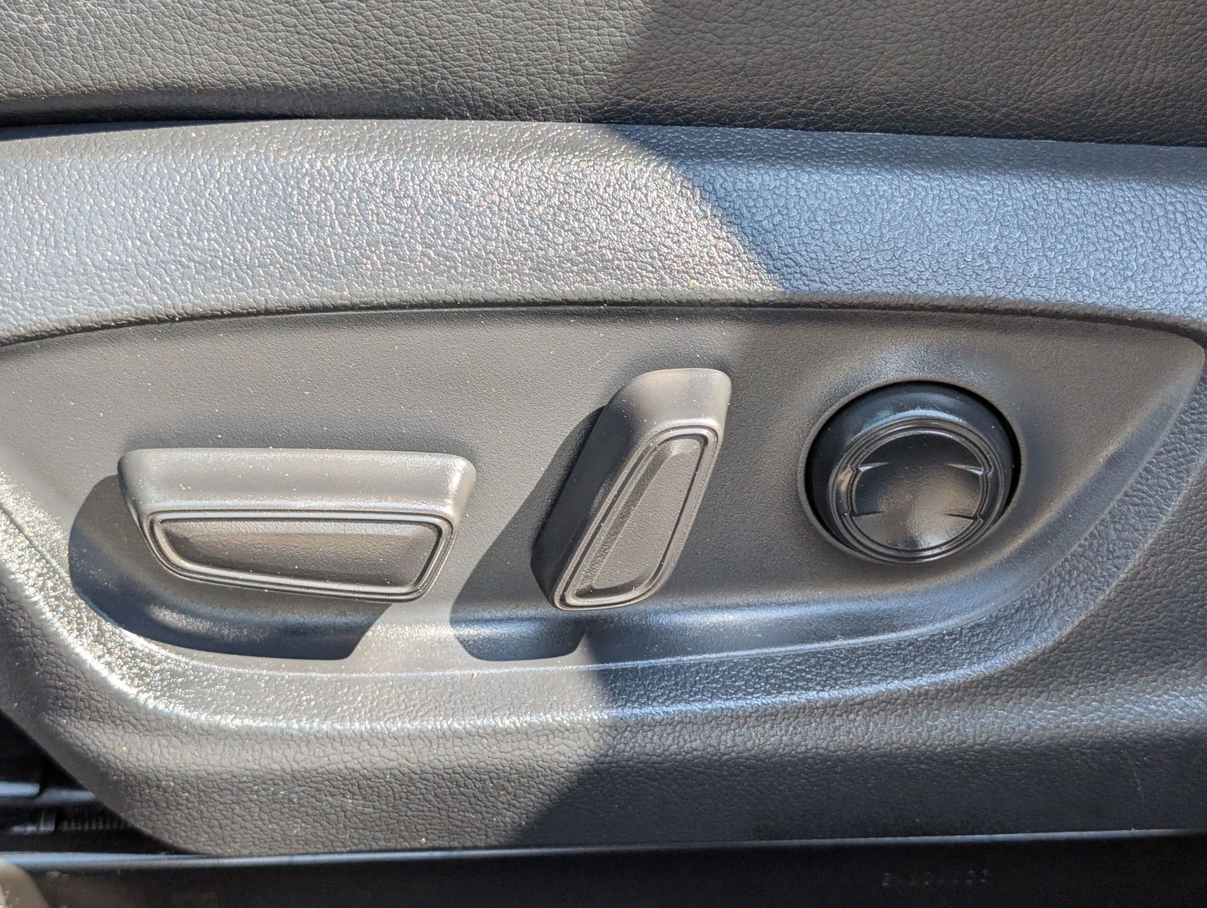 Used 2018 Toyota Camry SE FWD image 17