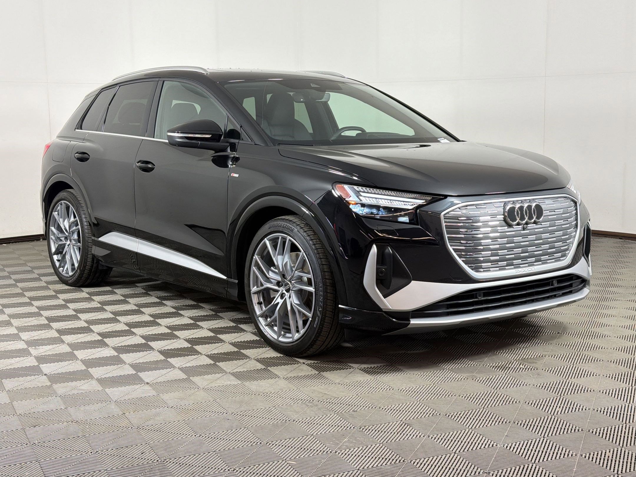 Used 2025 Audi Q4 e-tron Prestige w/ Sport Package image 7