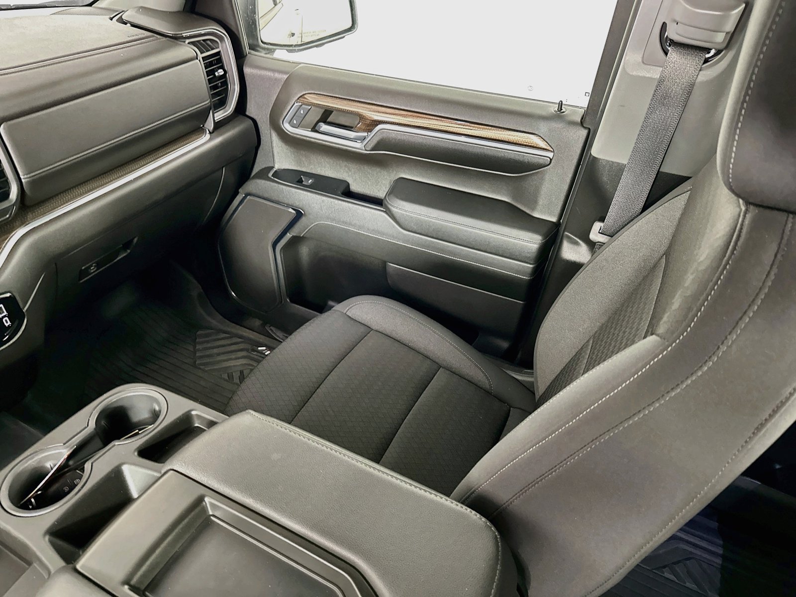 Used 2024 Chevrolet Silverado 1500 LT AWD/4WD image 24
