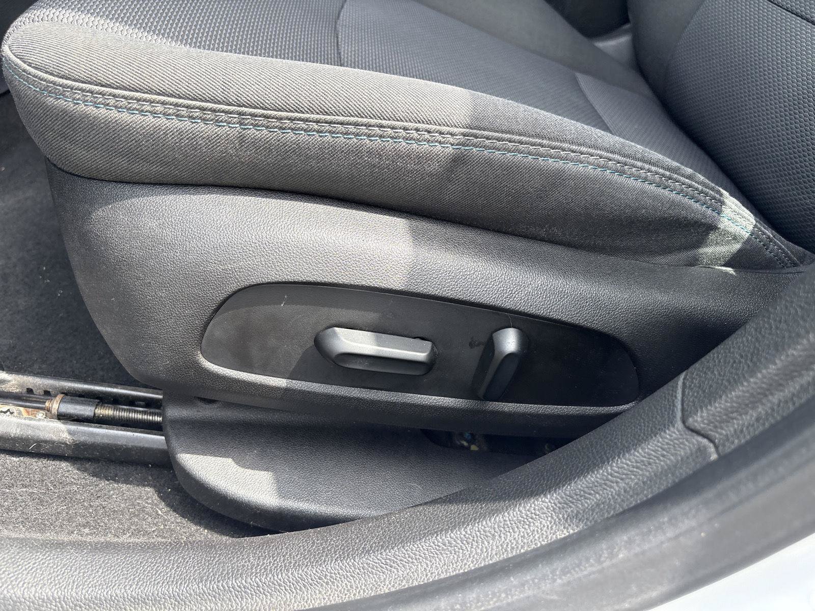 Used 2019 Chevrolet Cruze LT w/ LT True North Edition FWD image 14