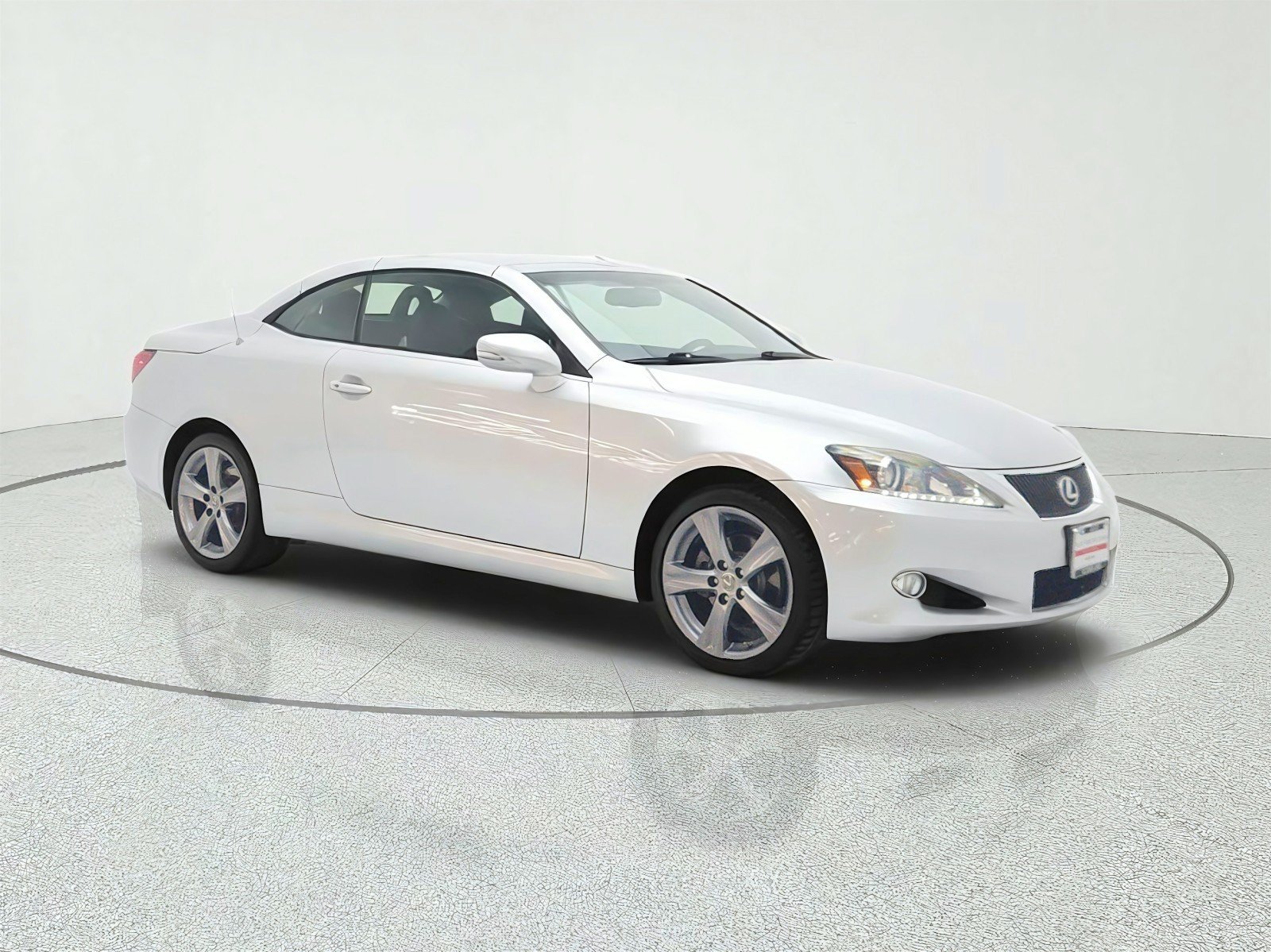 Used 2015 Lexus IS 250C w/ Navigation System Package RWD image 3