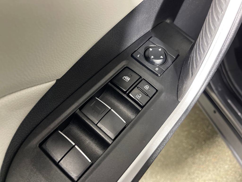 Used 2021 Toyota RAV4 XLE Premium image 16