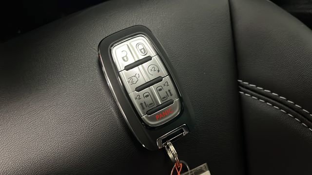 New 2026 Chrysler Pacifica Select image 25