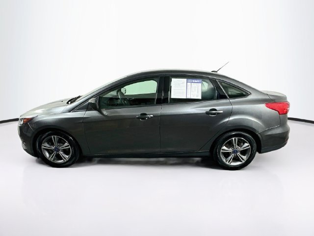Used 2018 Ford Focus SE w/ SE Appearance Package FWD image 5