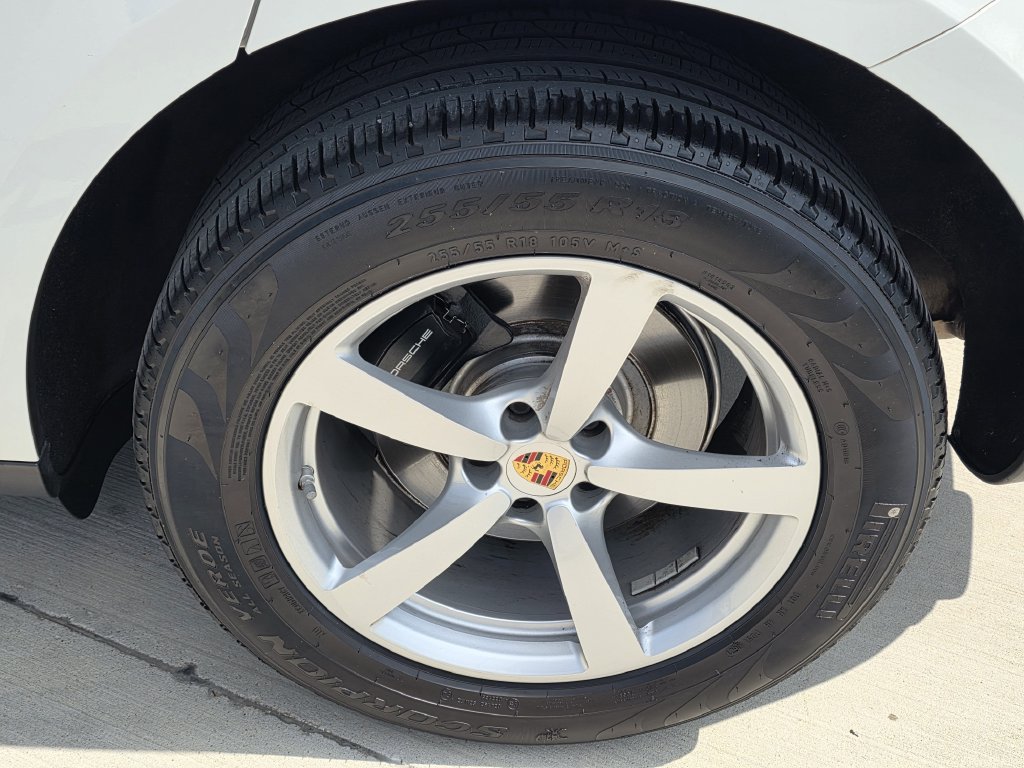Certified 2021 Porsche Macan AWD/4WD image 31