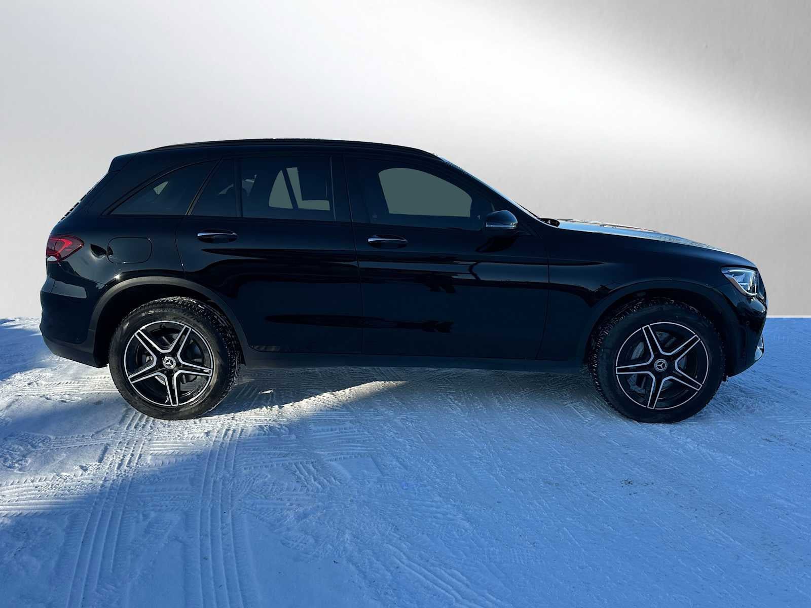 Used 2022 Mercedes-Benz GLC 300 4MATIC image 2