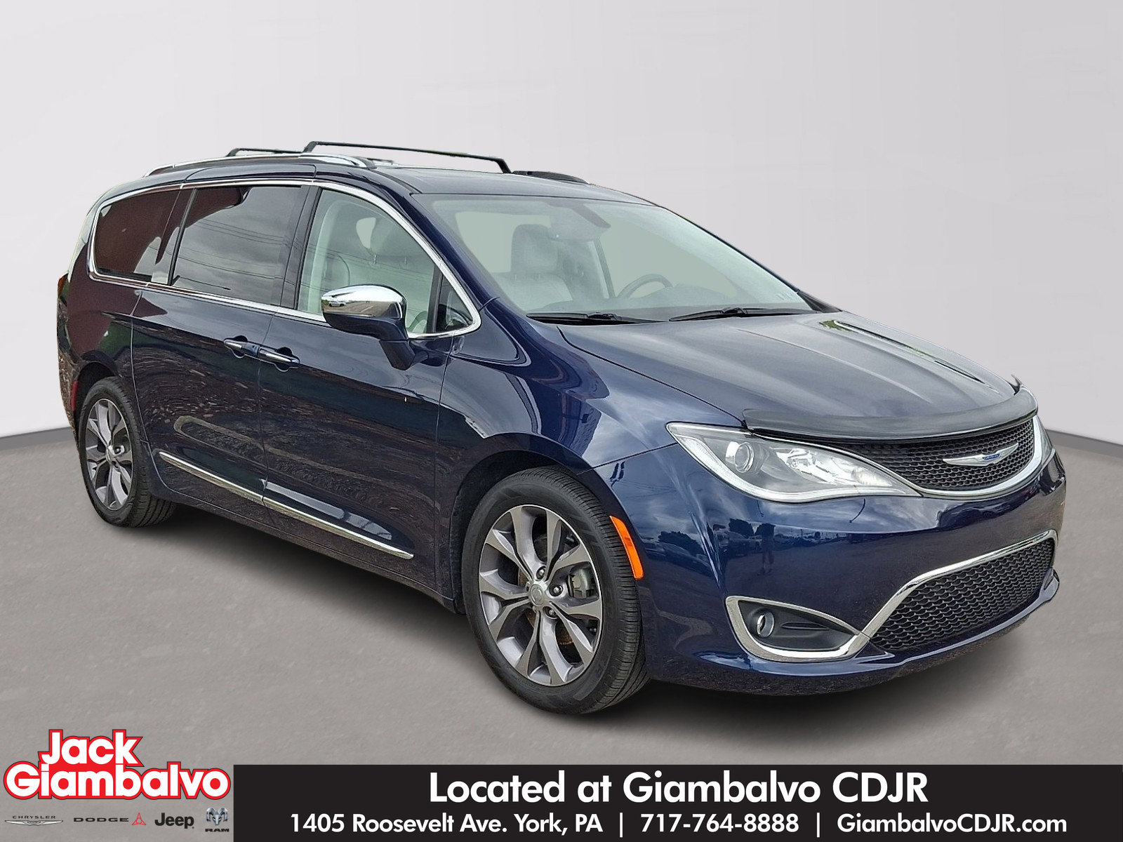 Used 2019 Chrysler Pacifica Limited w/ Tire & Wheel Group FWD image 1