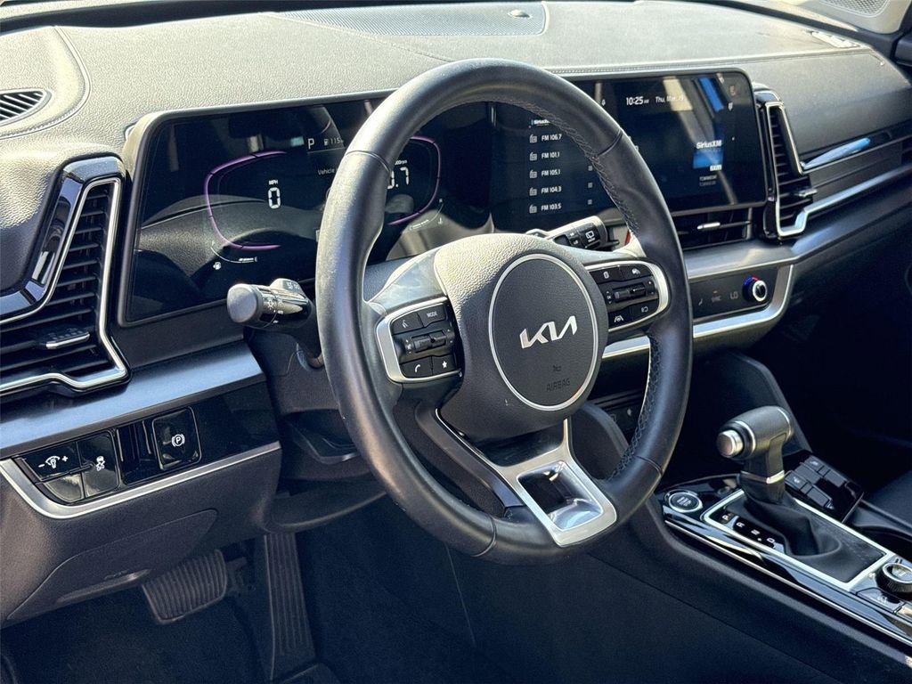 Used 2025 Kia Sportage EX image 9