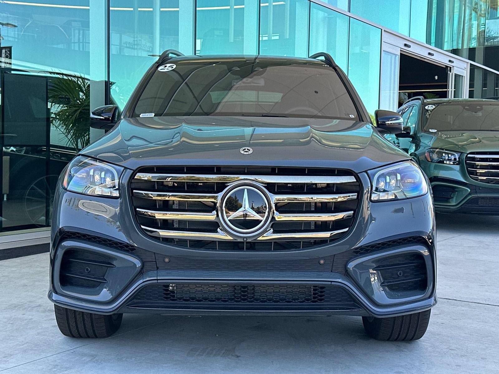 Used 2025 Mercedes-Benz GLS 580 4MATIC image 7