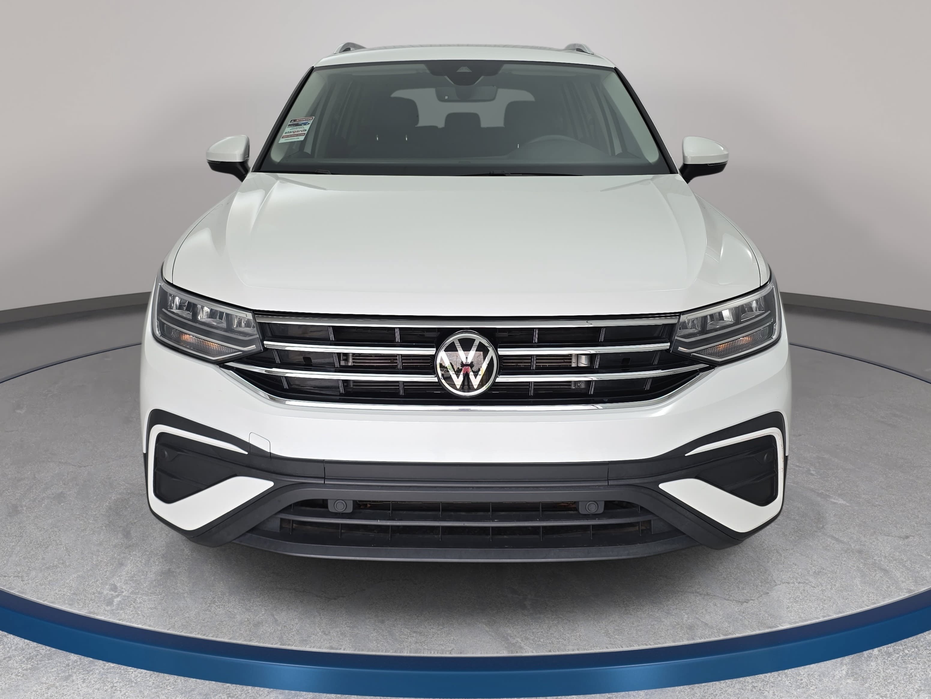 Used 2023 Volkswagen Tiguan SE FWD image 2