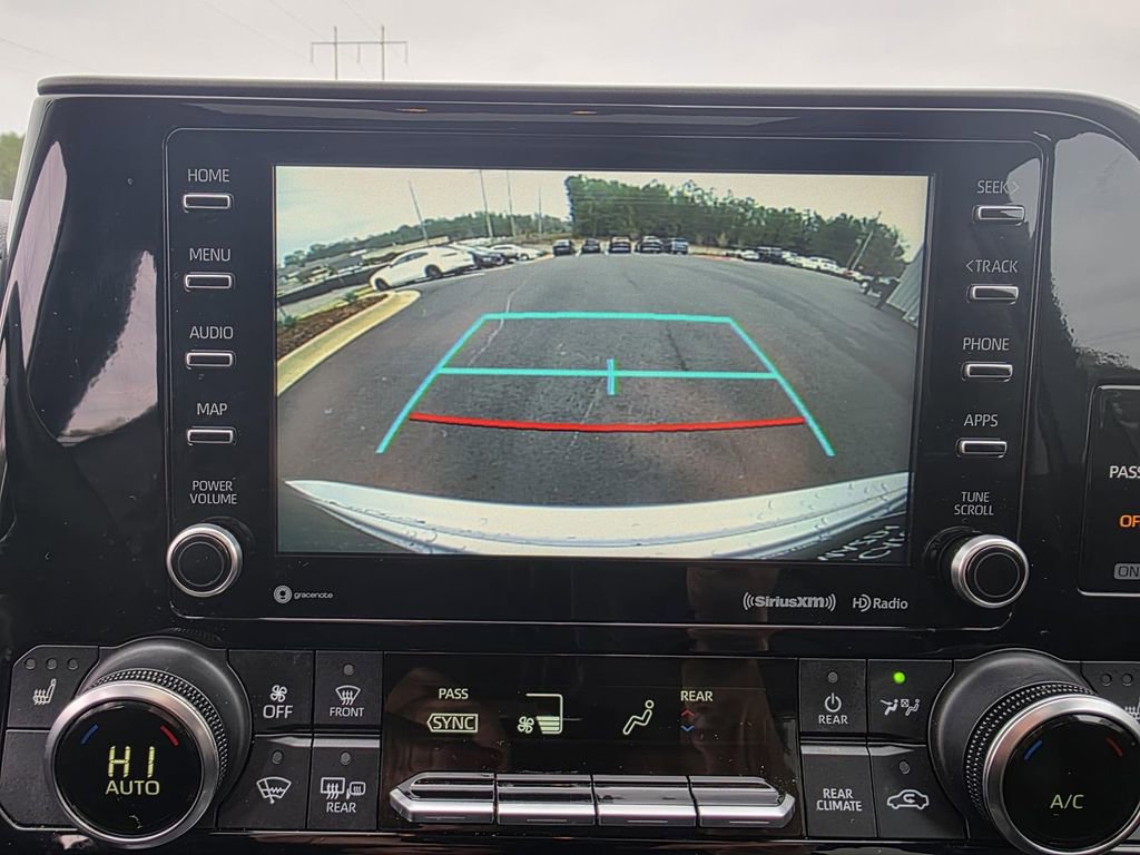 Used 2022 Toyota Highlander XLE image 19