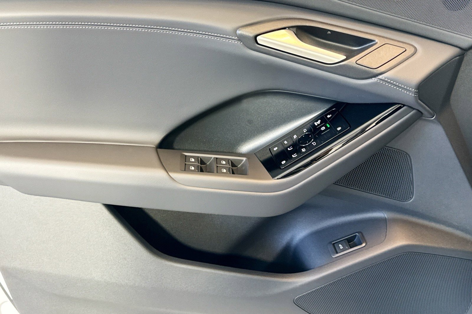 New 2027 Audi SQ6 e-tron Premium Plus AWD/4WD image 15