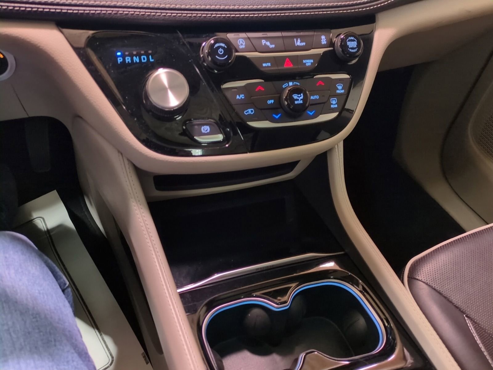 Used 2021 Chrysler Pacifica Limited AWD/4WD image 25