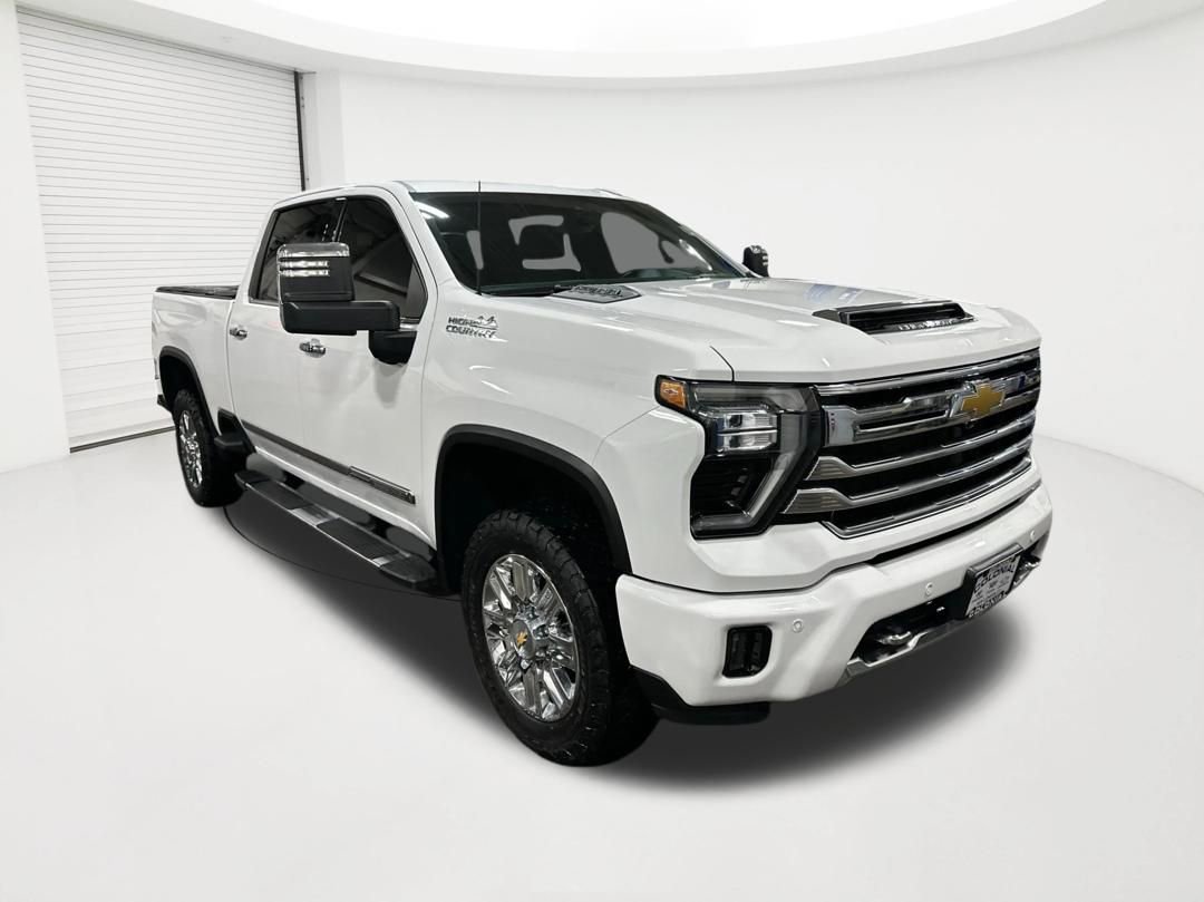 Used 2024 Chevrolet Silverado 3500 High Country w/ Technology Package AWD/4WD image 3