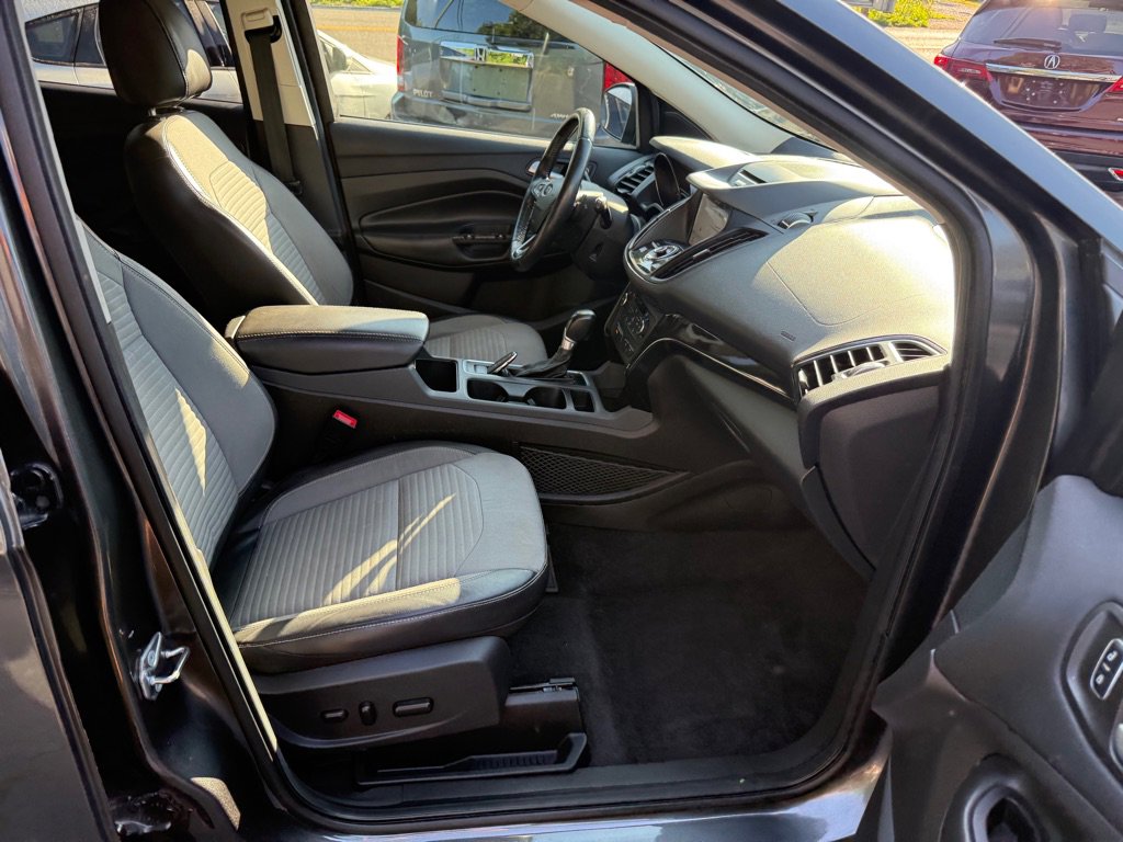 Used 2017 Ford Escape Titanium image 58