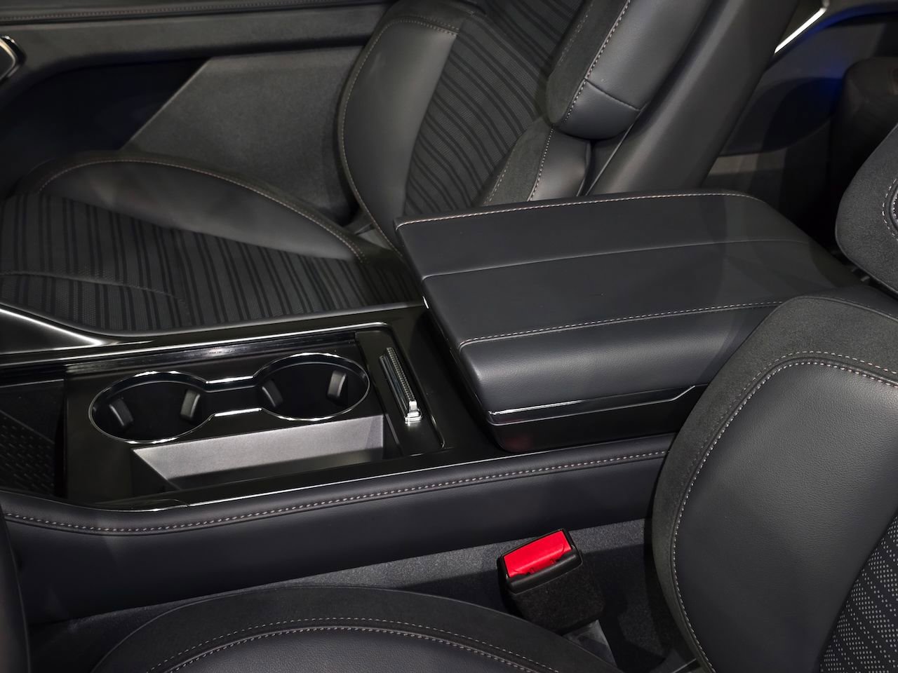 New 2024 Lincoln Nautilus Reserve w/ Equipment Group 203A image 34