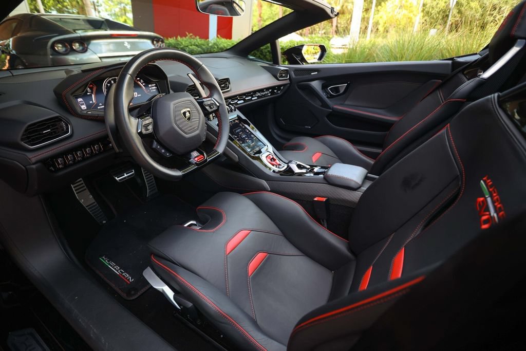 Used 2020 Lamborghini Huracan EVO RWD image 45
