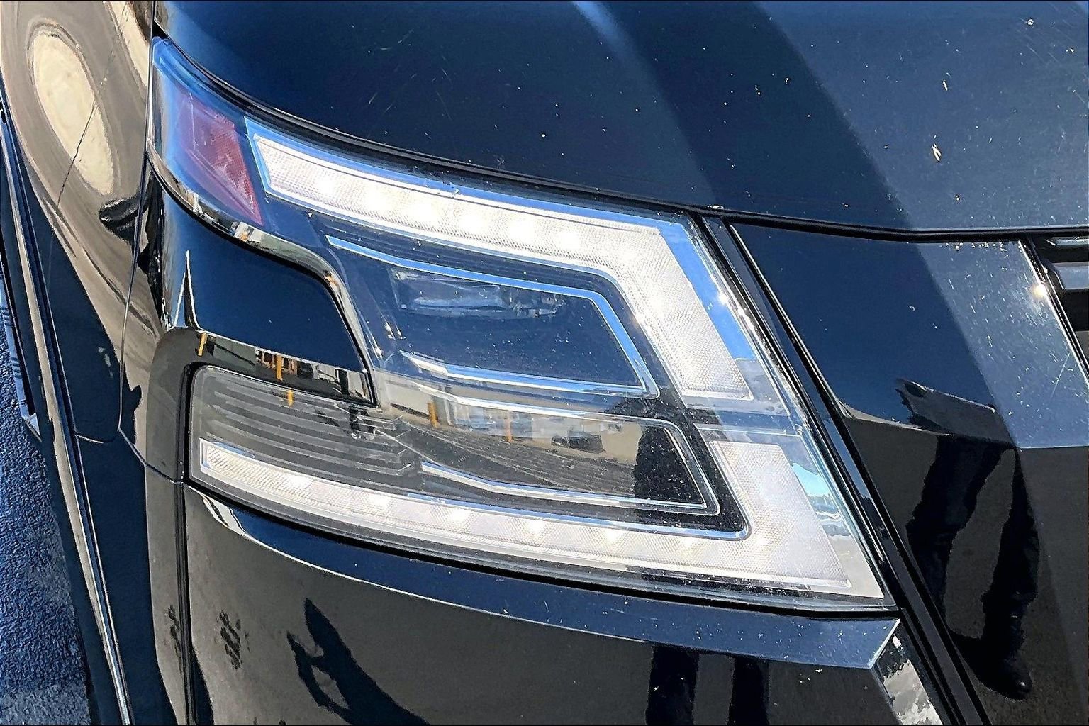 Used 2023 Nissan Armada SL w/ Midnight Edition Package image 32