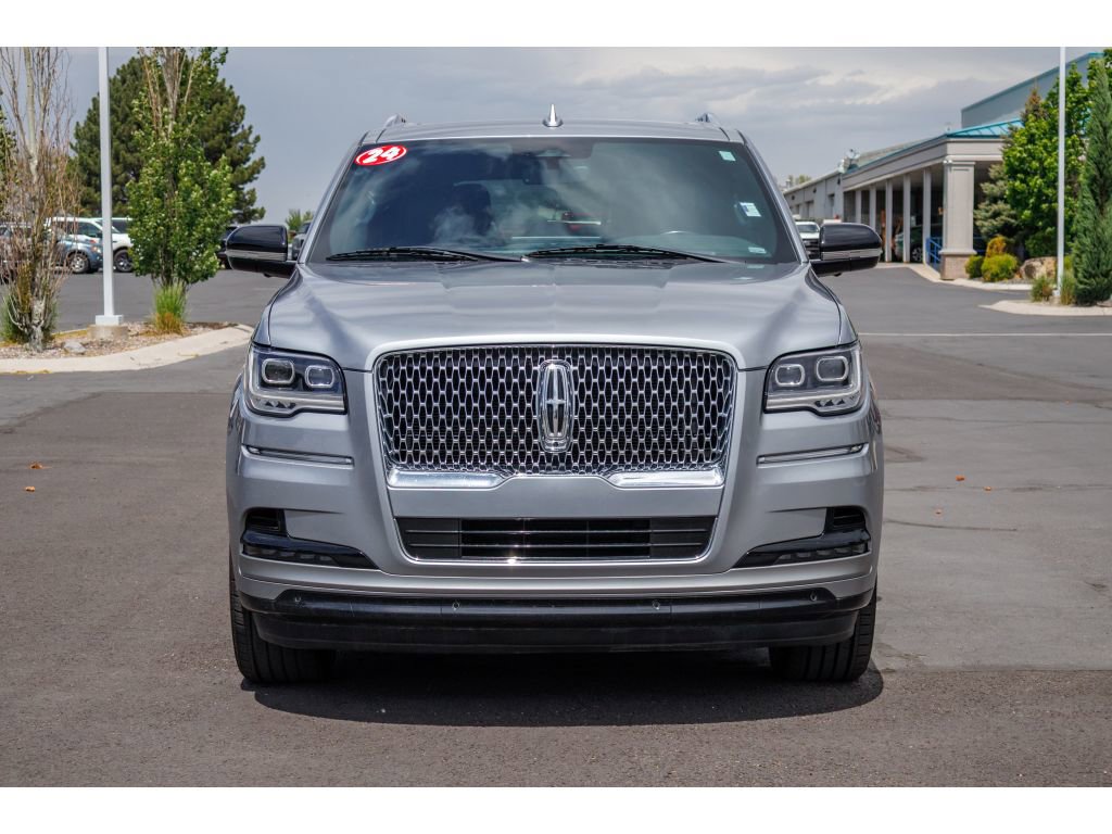 Used 2024 Lincoln Navigator L 4WD image 8