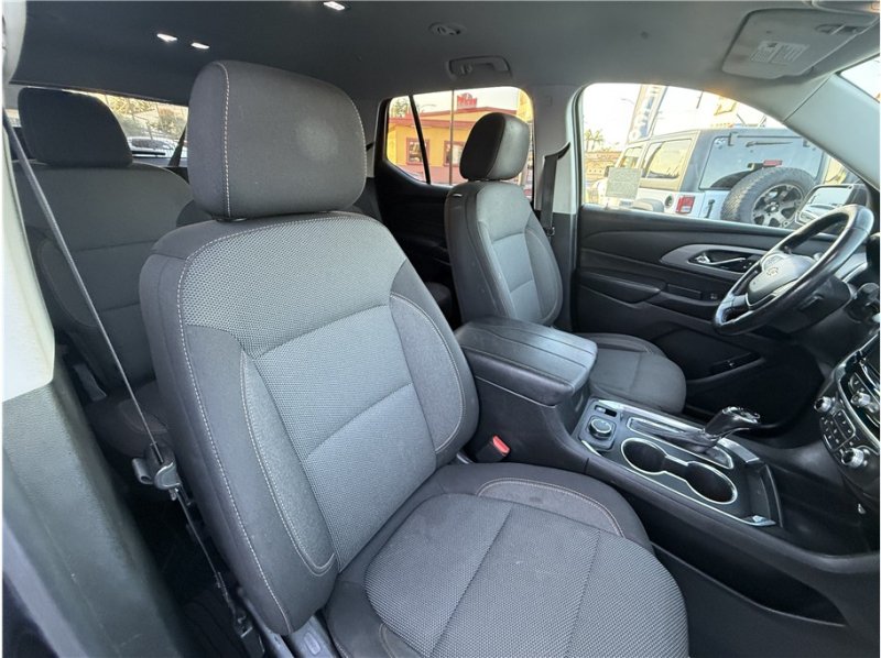 Used 2020 Chevrolet Traverse LT FWD image 35