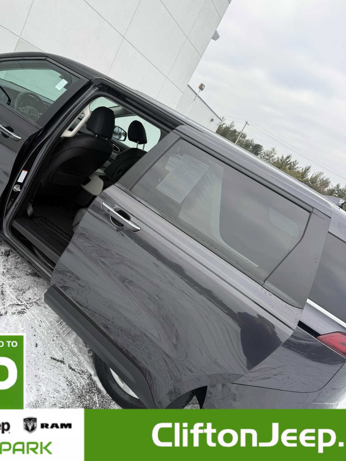Used 2024 Kia Carnival LX image 8