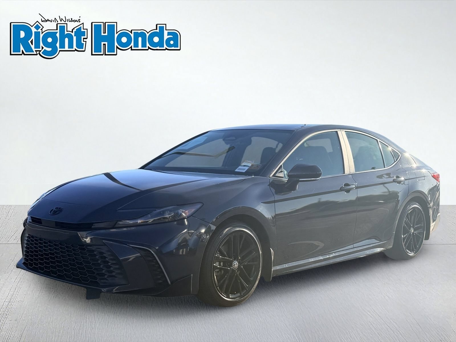 Used 2025 Toyota Camry SE w/ Convenience Package FWD video 2