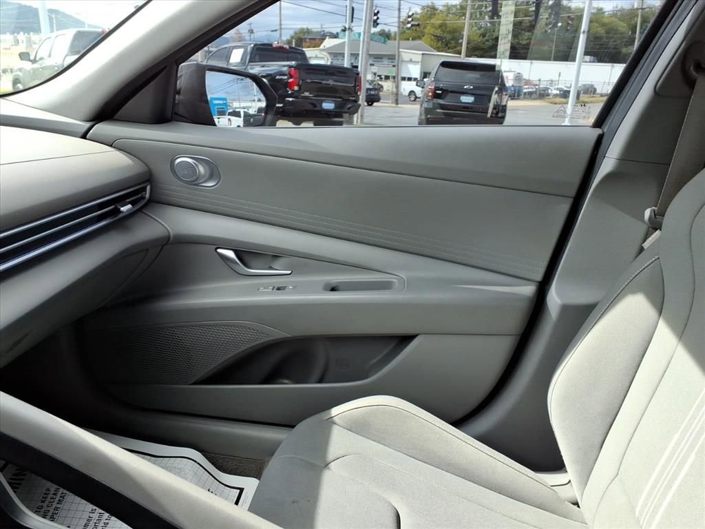Used 2024 Hyundai Elantra SEL image 29
