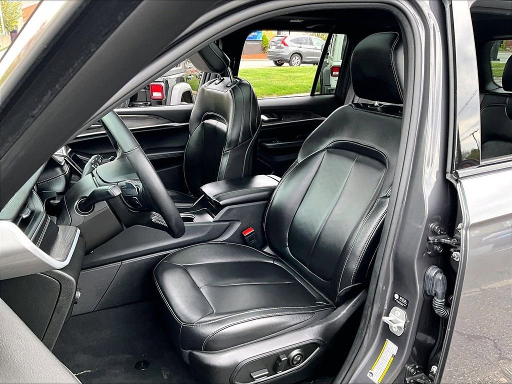 Used 2024 Jeep Grand Cherokee Limited AWD/4WD image 10